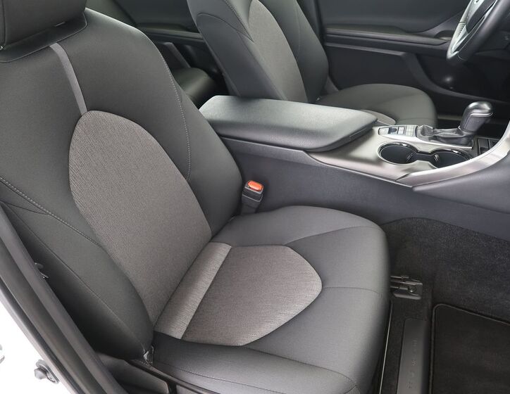 Toyota Camry 14