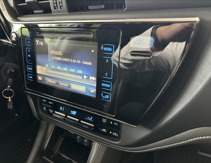 Toyota Auris 11