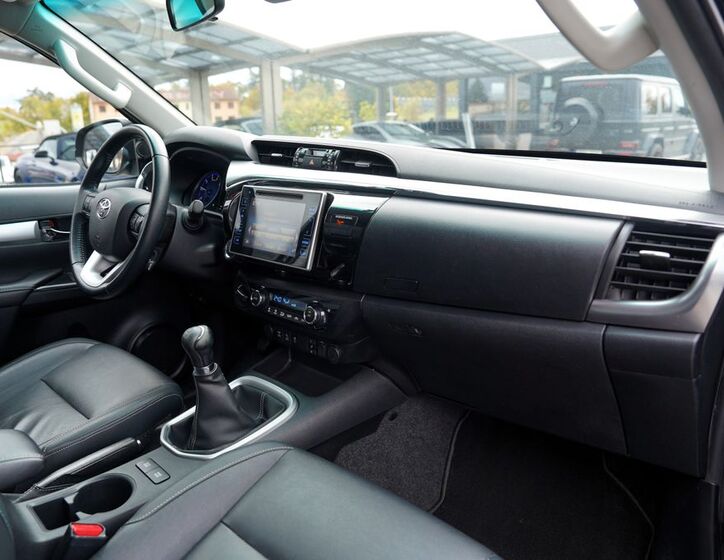 Toyota Hilux 28