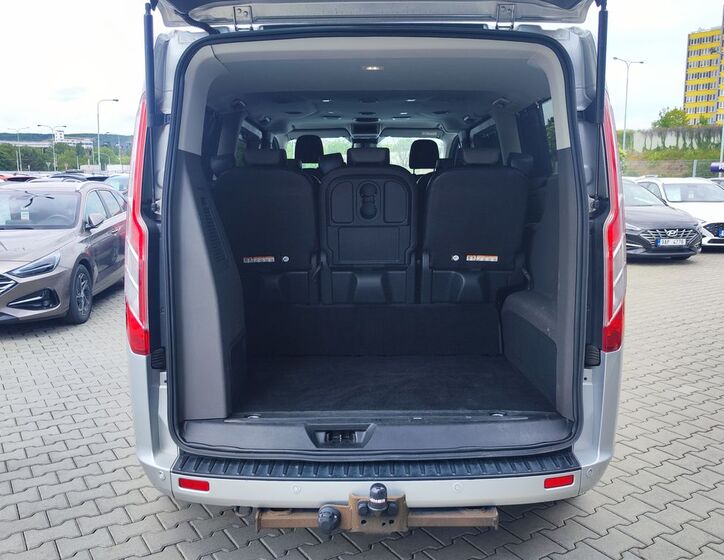 Ford Tourneo Custom 9