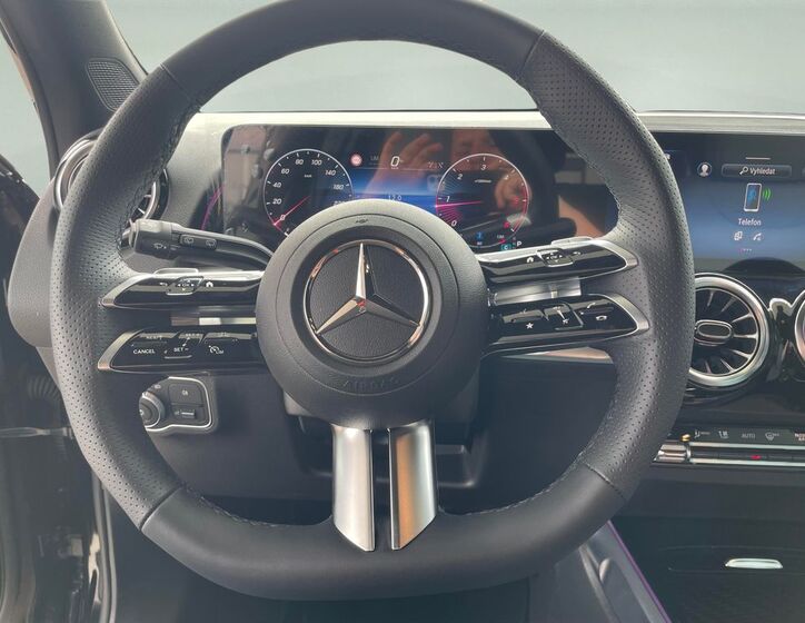 Mercedes-Benz GLB 11