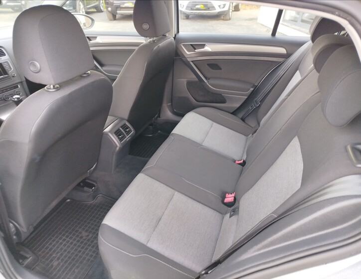 Volkswagen Golf 26