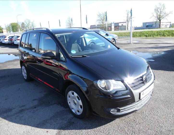 Volkswagen Touran 1