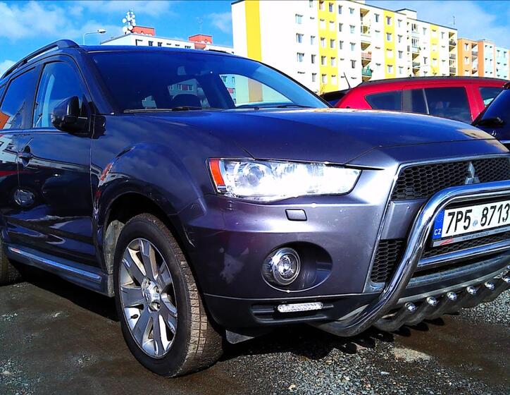 Mitsubishi Outlander 2