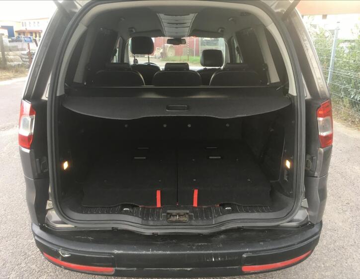 Ford Galaxy 18