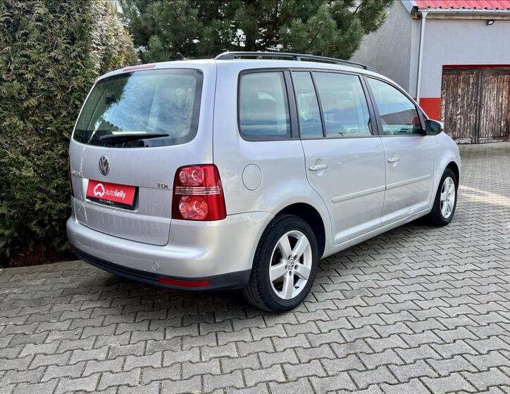 Volkswagen Touran 5
