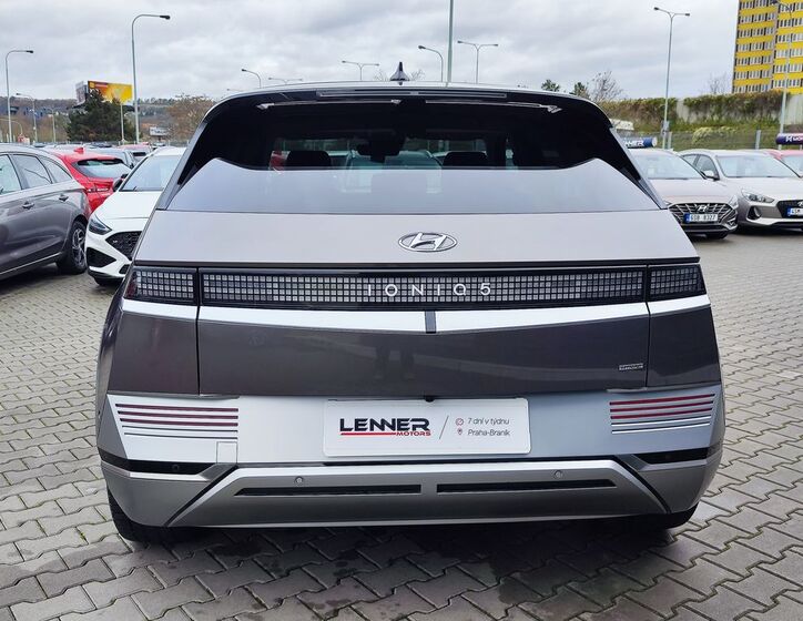 Hyundai Ioniq 5 6