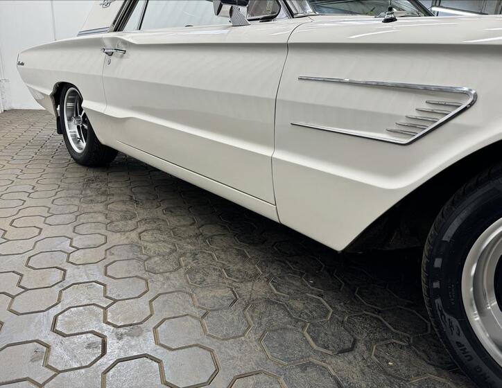 Ford Thunderbird 26