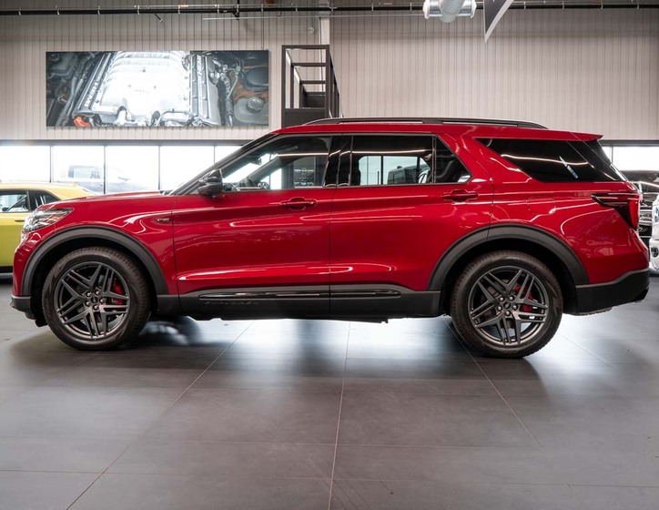 Ford Explorer 2