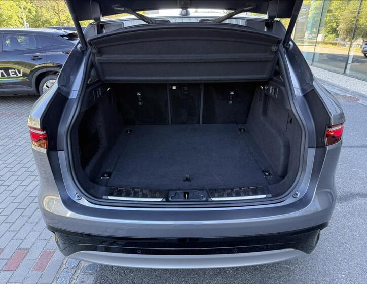 Jaguar F-Pace 29