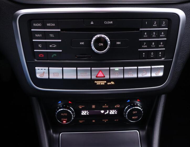 Mercedes-Benz GLA 33