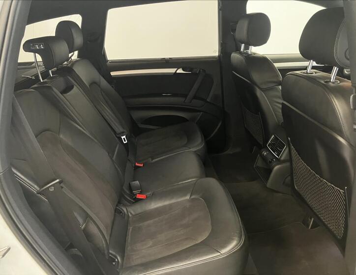 Audi Q7 23