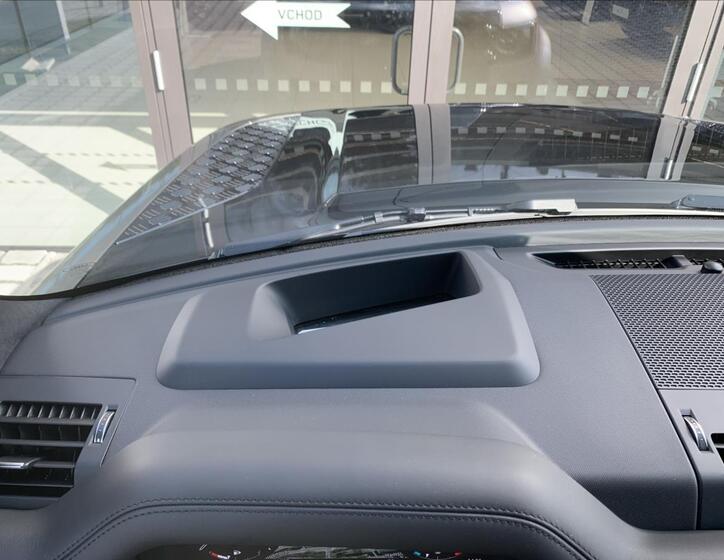 Land Rover Defender 72