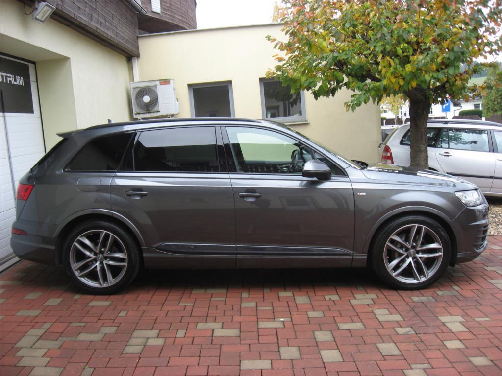 Audi Q7 6