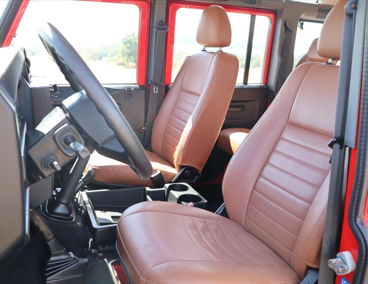 Land Rover Defender 12