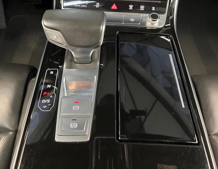 Audi A8 30