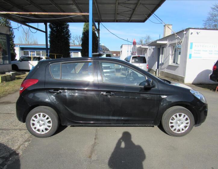 Hyundai i20 8
