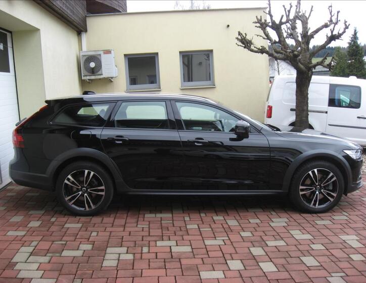 Volvo V90 6