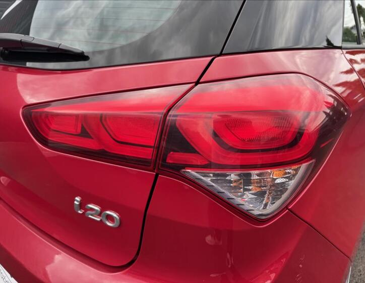 Hyundai i20 24