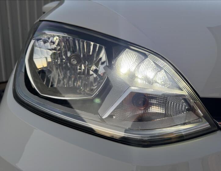 Volkswagen up! 8