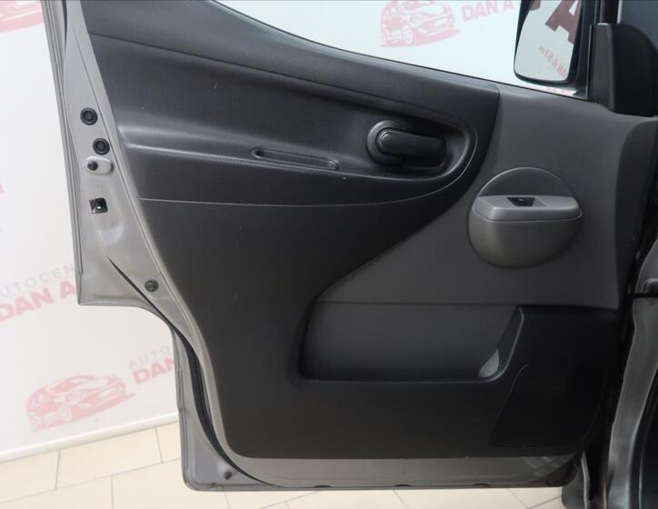 Nissan NV200 9