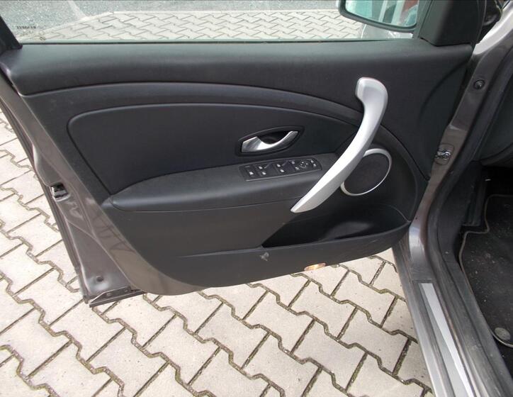 Renault Fluence 24