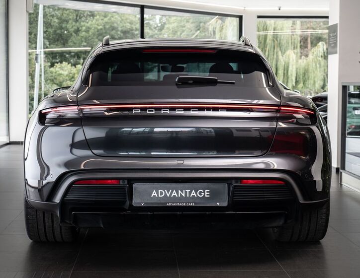 Porsche Taycan 3