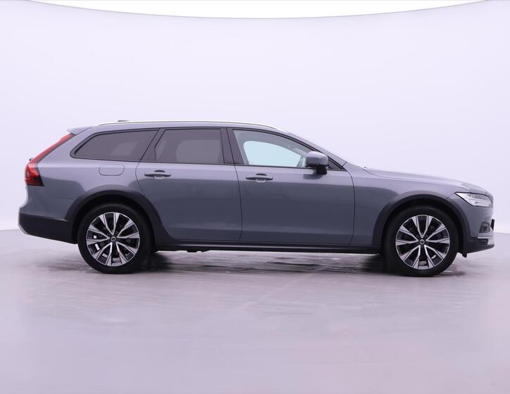 Volvo V90 8