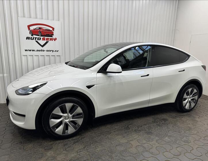 Tesla Model Y 3