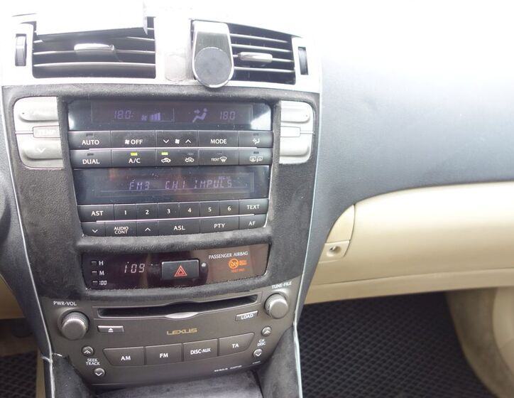 Lexus IS 220 20