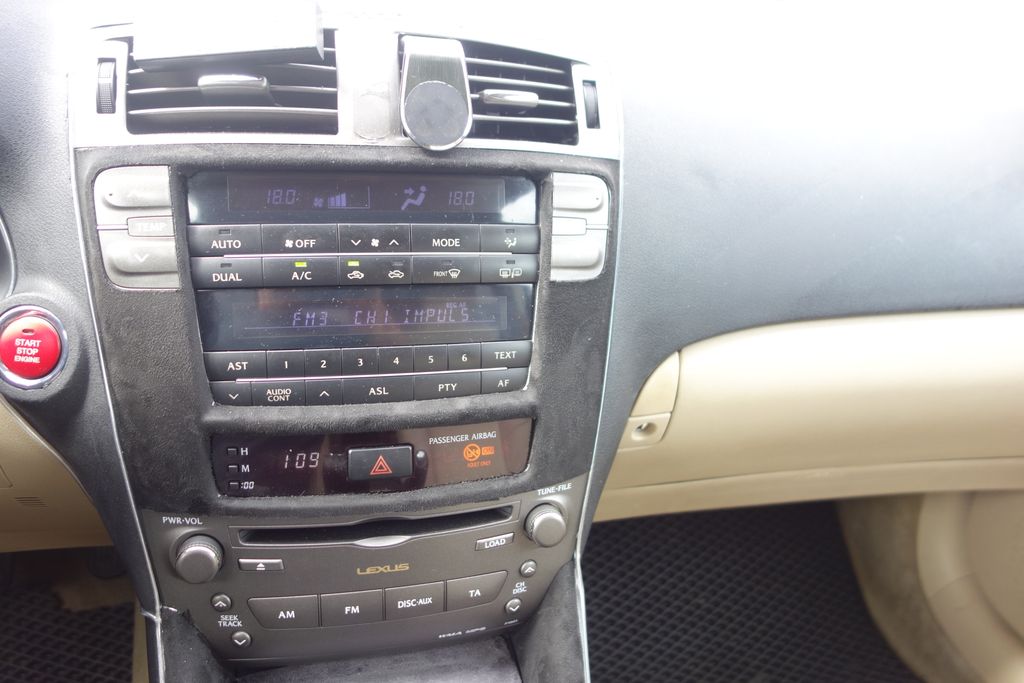 Lexus IS 220