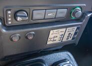 Land Rover Defender 22