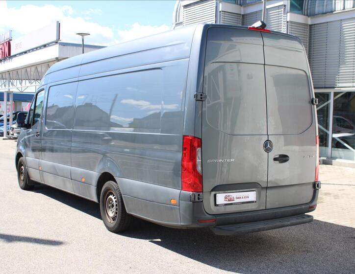 Mercedes-Benz Sprinter 4