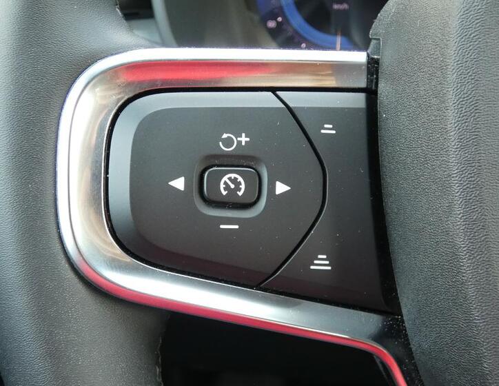 Volvo XC40 11