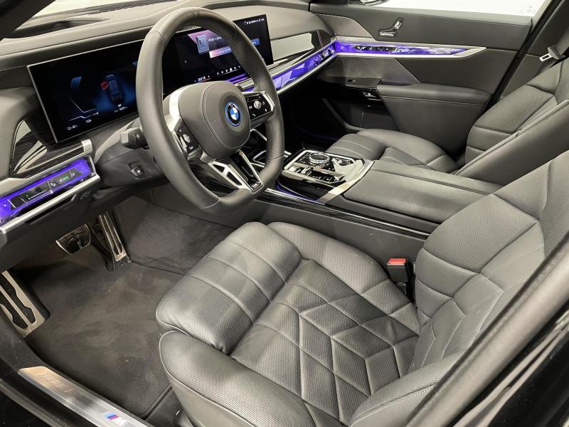 BMW i7