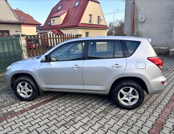 Toyota RAV4 8