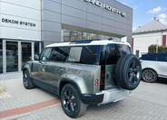 Land Rover Defender 4
