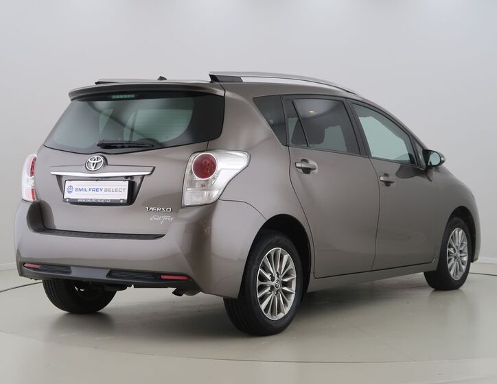 Toyota Verso 5