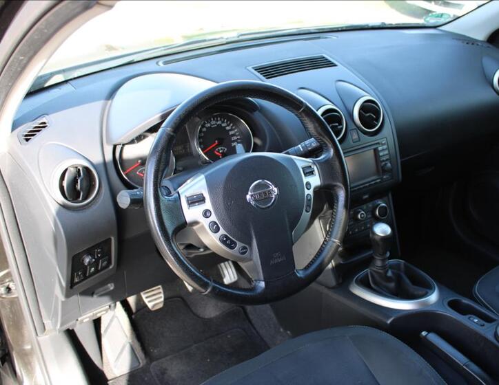 Nissan Qashqai 10