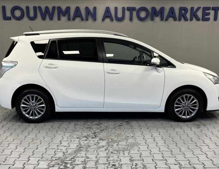 Toyota Verso 15