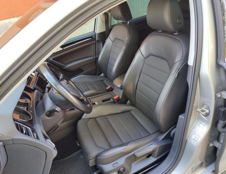 Volkswagen Golf 11