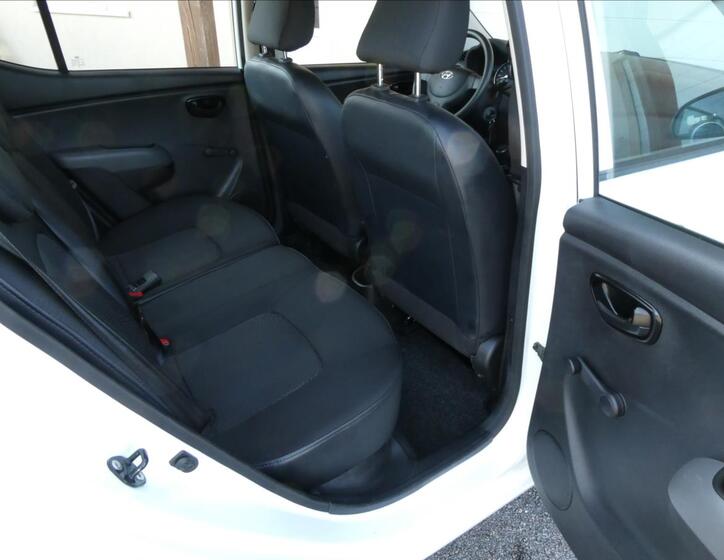 Hyundai i10 19