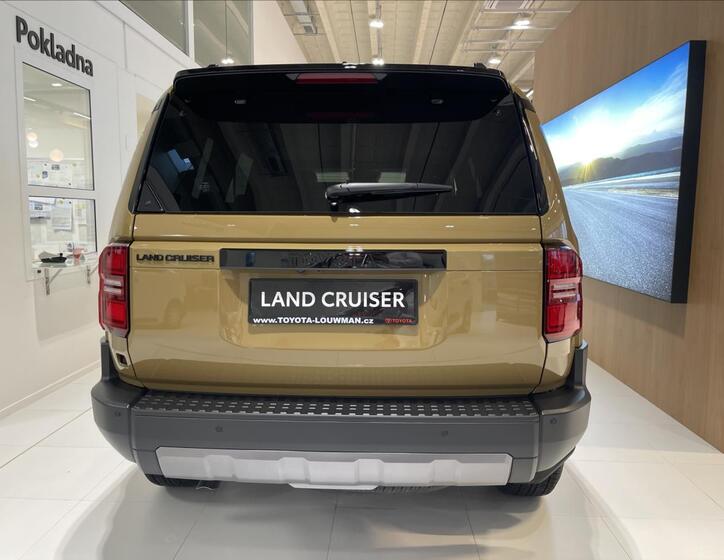 Toyota Land Cruiser 4