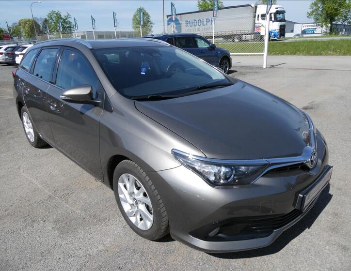 Toyota Auris 1