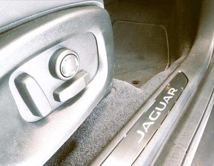 Jaguar E-Pace 23