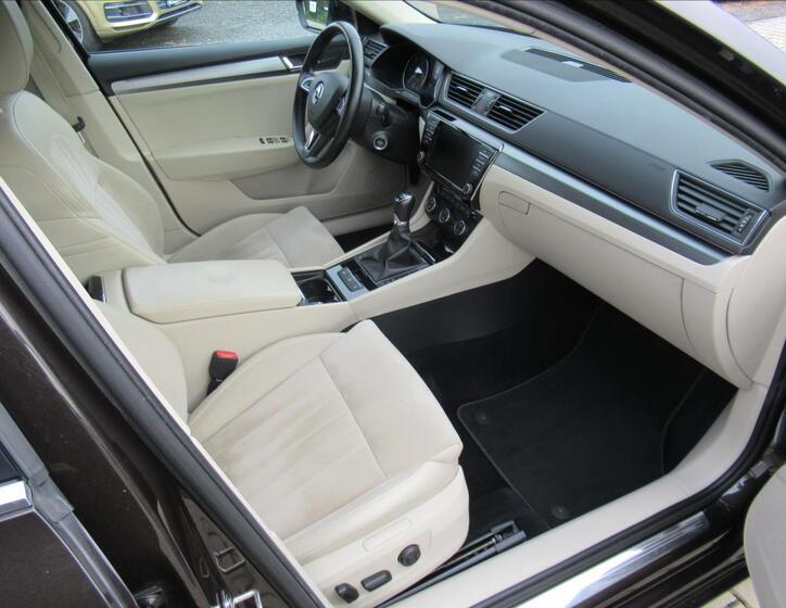 Škoda Superb 19