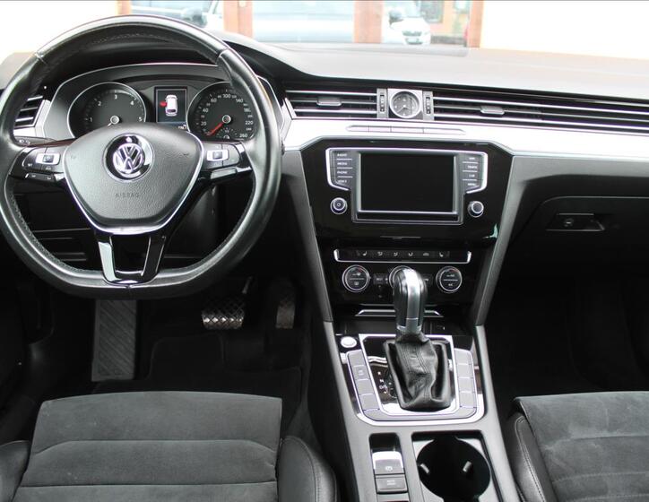 Volkswagen Passat 9