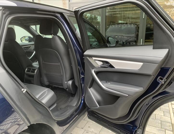 Jaguar F-Pace 11