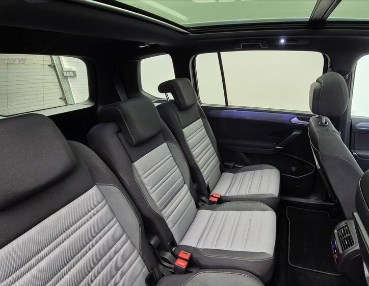 Volkswagen Touran 9