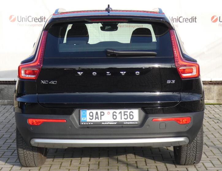 Volvo XC40 4